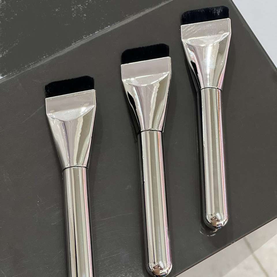 براش تخت کرم پودر مدل سیلور SILVER