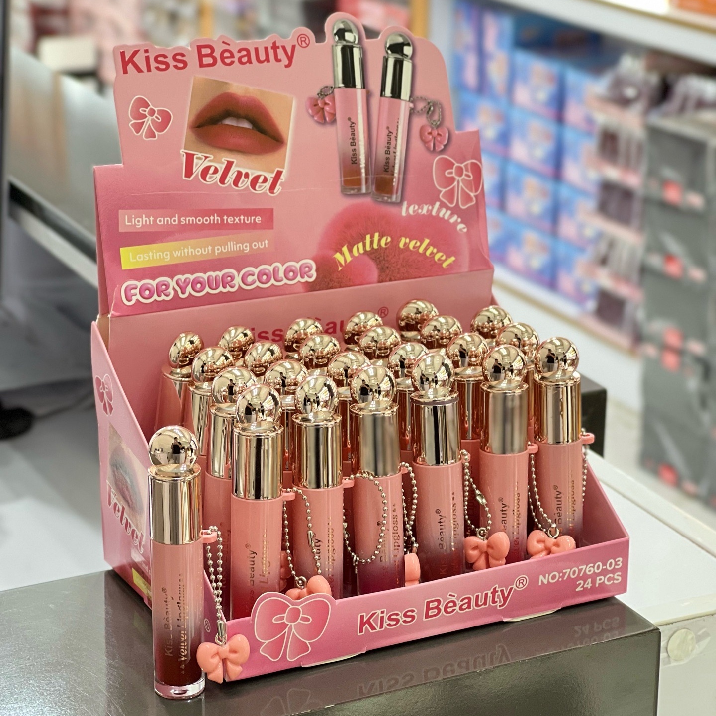 17A3CE21-124D-400E-9611-F6FECF4EE28F رژ لب مایع مات 70760 پاپیونی Kiss Beauty
