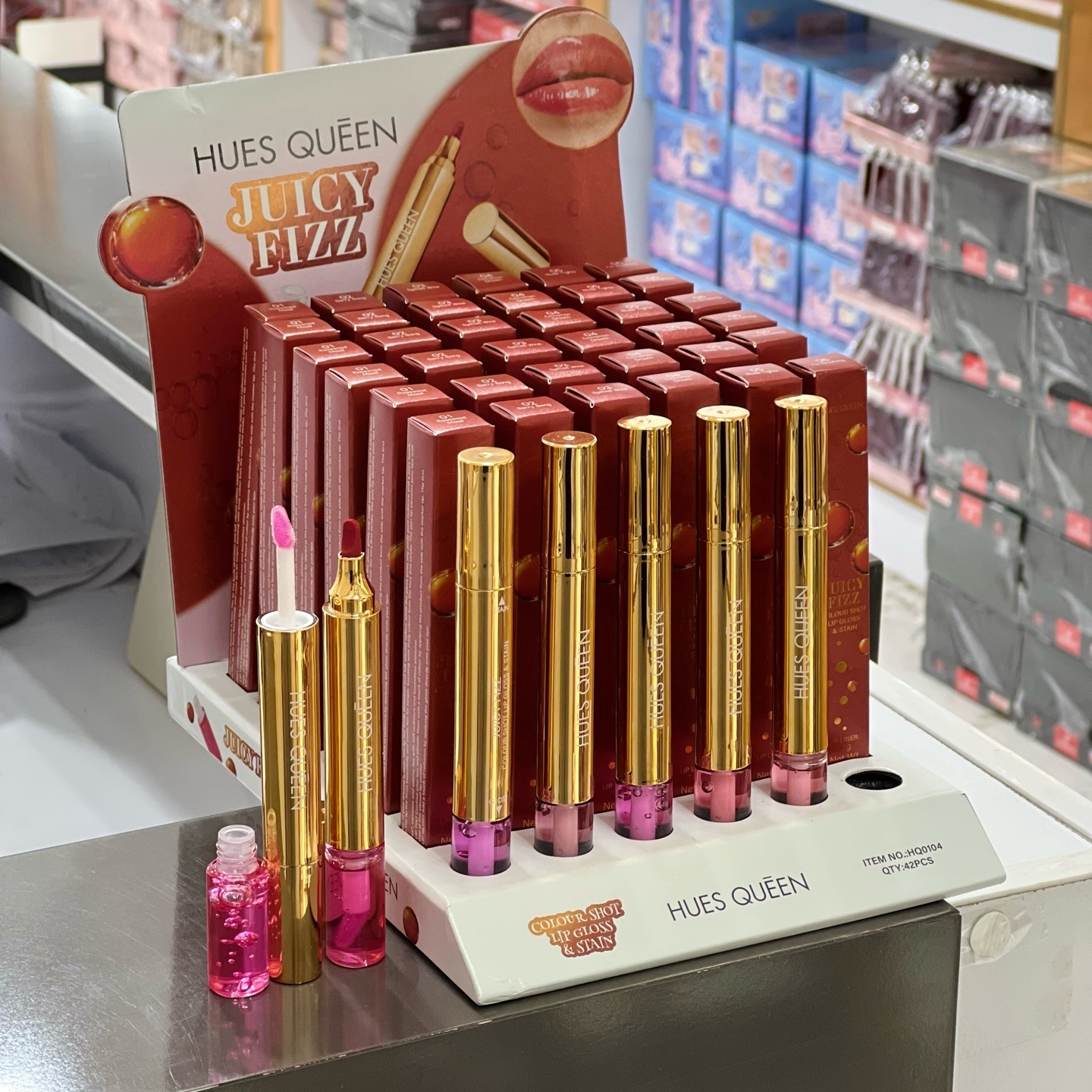 B5AFD8A6-6DBB-4F41-939B-F96515DD1222 شیدینگ و برق لب 0104 دوطرفه HUES QUEEN