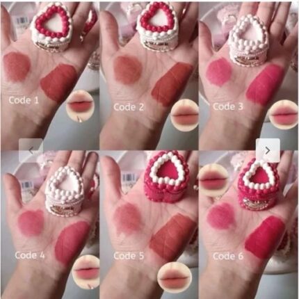 بالم لب توت فرنگی کیک تولد HUES QUEEN