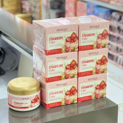 کرم آبرسان کیک توت فرنگی بیوآکوا BIOAQUA
